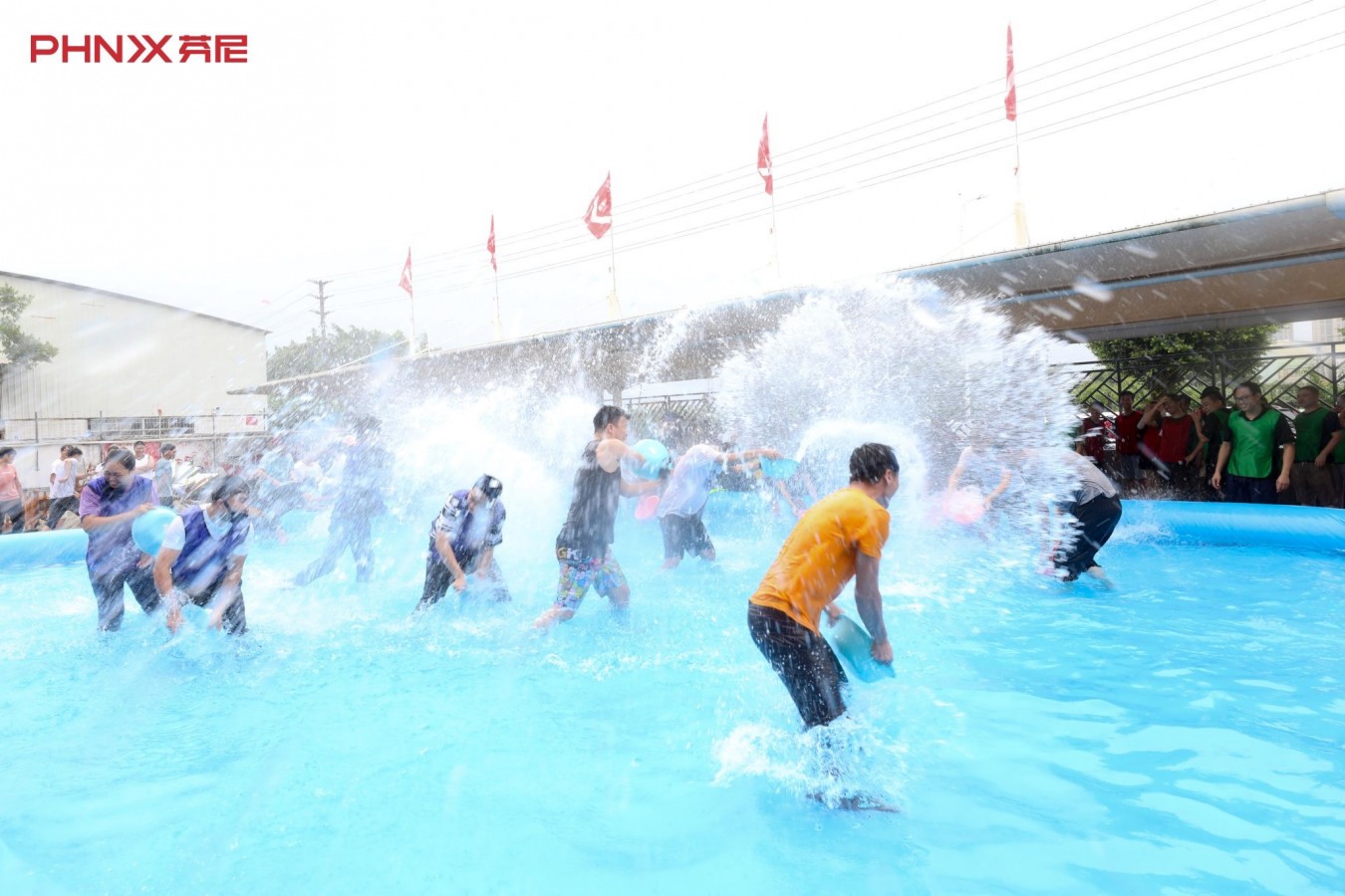 Fun Games and Family Get-together——The Water Fun Party in PHNIX Has It All